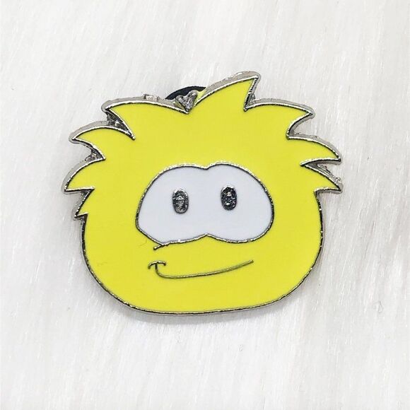 🔮 5/$25 Disney Club Penguin Puffles Yellow Puffle Pin‎ - Picture 1 of 3